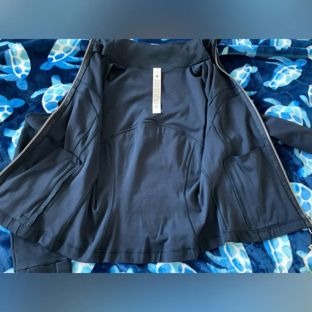 Lululemon Athletica Define Cropped Nulu Jacket size 8 NWOT - Picture 13 of 14